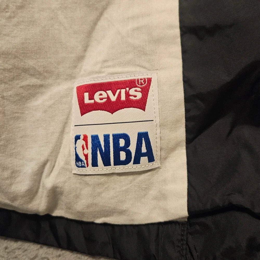 Levis NBA Chicago Bulls Coaches Jacket Mens Size Large Black Nylon Windbreaker